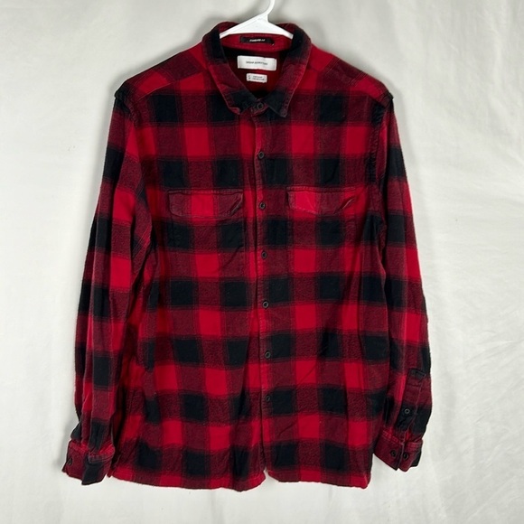 Urban Outfitters Red Black Buffalo Plaid Flannel Standard Fit Shirt -Size Large - Picture 1 of 6